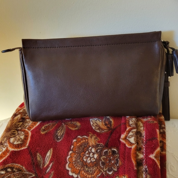 Coach Legacy Clutch in Brown leather. - Picture 2 of 5